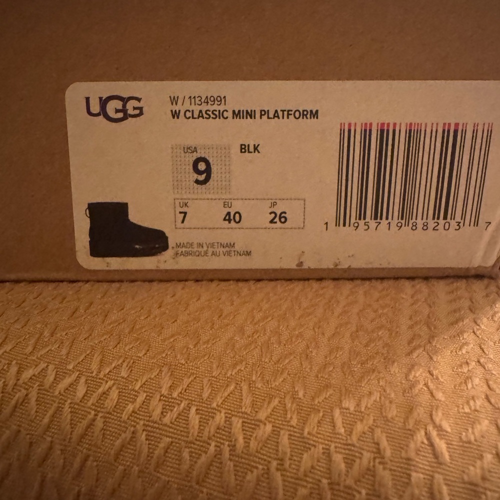 UGG Classic Mini Platform Boots in Black